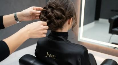 ایده‌ای برای مدل موی مراسم نداری؟ با جدیدترین شینیون‌های مجلسی ۲۰۲۵ در مشهد، ستاره مجلس باش!