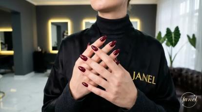 جادوی ناخن‌های شرابی (Burgundy)؛ ترند کلاسیک پاییز و زمستان با کاشت ناخن مشهد