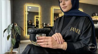 هایلایت با فویل بهتر است یا کلاه؟ (مقایسه تخصصی + بهترین انتخاب برای موی شما)