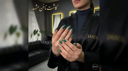 تبلور شکوه جواهرات روی دستان شما؛ راهنمای جامع کاشت ناخن با افکت سنگ‌های قیمتی