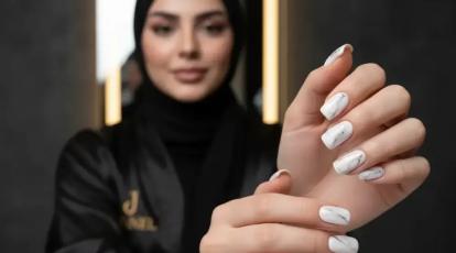 کاشت ناخن «ماربل» (Marble) شاهکار طراحی ناخن مرمری درمشهد با جلوه‌ای لوکس