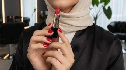 جادوی رنگ‌ها در میکاپ: رژلب قرمز، نود یا شاین؟ راهنمای انتخاب بهترین سبک آرایش صورت