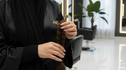 جادوی بافت مو؛ اجرای حرفه‌ای بافت کویین و ژورنالی در مشهد (سالن جانل)