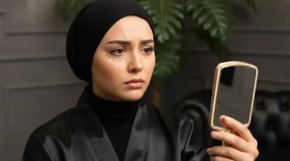 چرا کاشت مژه من می‌چرخد؟ ۳ علت اصلی کج شدن و به‌هم‌ریختگی اکستنشن (راهنمای مراقبت کاشت مژه درمشهد)