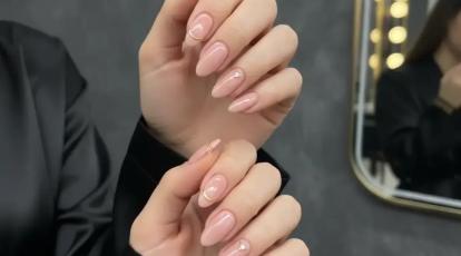 کاشت ناخن فرم «بادامی کوتاه» (Short Almond) راز دستان کشیده و ظریف + رزرو آنی
