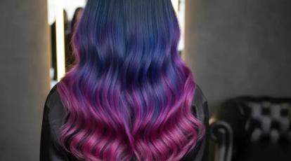 رنگ موهای فانتزی کهکشانی: مراقبت‌ها، مدت ماندگاری و راز داشتن موهایی رویایی