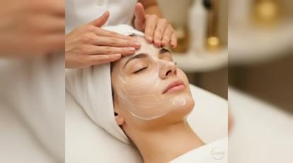 جوانسازی و لیفت صورت در مشهد: راز فیشیال ضد پیری (Anti-Aging) برای سنین بالای سی سال
