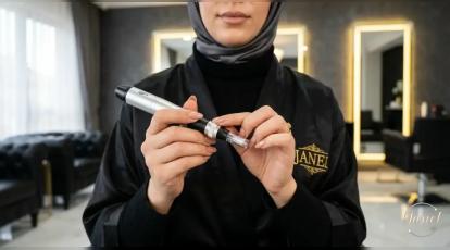 چرا تاتوی ابرو قرمز می‌شود؟ + درمان قطعی با دکاپاژ (خدمات تخصصی در مشهد)
