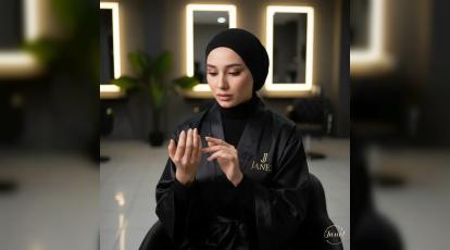 شکستن ناخن کاشت؛ اقدامات اورژانسی در خانه تا رسیدن به سالن (راهنمای قطعی)