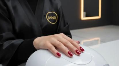 خداحافظی با لب‌پریدگی لاک مقایسه جامع ژلیش ناخن و لاک معمولی (ماندگاری + درخشش)