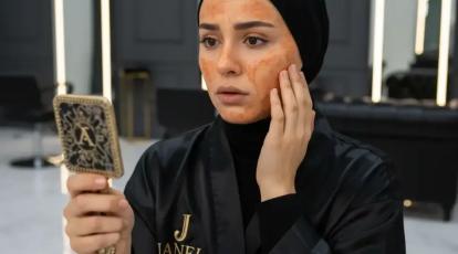 فاجعه اکسید شدن کرم پودر چرا وقتی از خانه بیرون می‌روم صورتم نارنجی می‌شود؟ + ۵ راهکار علمی