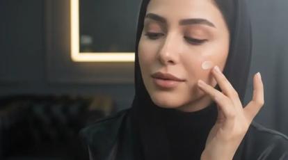 چرا کرم پودر روی صورتم می ماسد؟ ۵ دلیل مخفی که آرایش شما را خراب می‌کند + راه حل