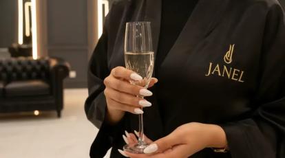 رازهای افزایش ماندگاری کاشت ناخن راهنمای جامع مراقبت خانگی برای درخشش ابدی