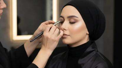 پلک افتاده خط چشمت را پنهان می‌کند؟ با این 7 تکنیک حرفه‌ای، چشم‌هایت را درشت و گیرا کن!