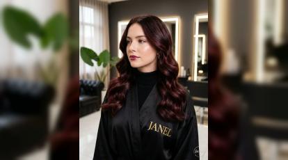 ترند رنگ موی چری کولا (Cherry Cola)؛ هارمونی گرم قرمز مخملی و قهوه‌ای عمیق