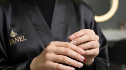 ژلیش ناخن‌هایتان را می‌کنید؟ بلایی که ناخواسته سر سلامت ناخن‌هایتان می‌آورید!