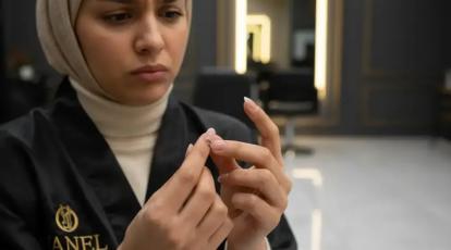 چرا کاشت ناخن من هوا می‌گیرد؟ ۵ دلیل مخفی لیفت ناخن + راهکار درمان قطعی برای ناخن‌های چرب