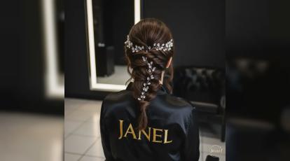 شنیون نیمه باز ساقدوش‌ها؛ جذاب‌ترین استایل‌های 2026برای درخشش تیم عروس