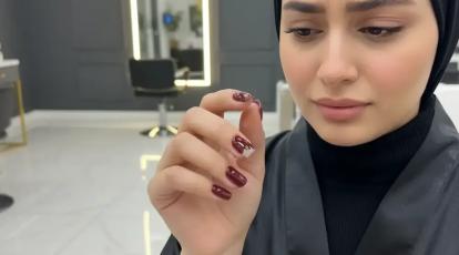 چرا لاک ژل شما بعد از یک هفته لب پر می‌شود؟ (۷ اشتباه رایج که ماندگاری ژلیش را نابود می‌کند)