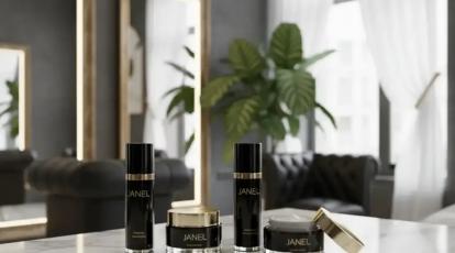 راز پوست مخملی؛ راهنمای جامع زیرسازی قبل از میکاپ در مشهد برای ماندگاری بالا