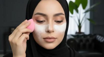 تکنیک «بیک کردن» (Baking) خداحافظی با چروک کانسیلر (کاربرد حرفه‌ای پودر فیکس در مشهد)