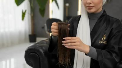 نجات گیسوان طلایی؛ راهنمای جامع جلوگیری از وز و سوختگی مو بعد از دکلره + تکنیک‌های احیا