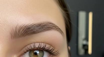 صفر تا صد تتو ابرو و ریمو آن؛ رازهای داشتن ابروهای نچرال و اصلاح تتوهای قدیمی در مشهد