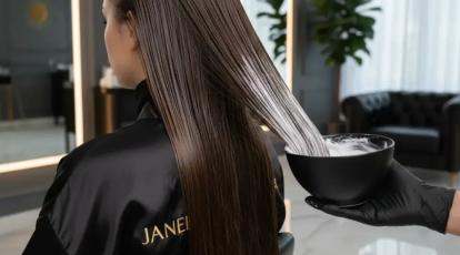 پروتئین‌تراپی مو در مشهد: آیا موهای شما از گرسنگی پروتئین رنج می‌برد؟