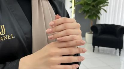 کاشت ناخن نمازی چیست؟ زیبایی شرعی بدون مانع برای وضو + معرفی روش‌ها در مشهد