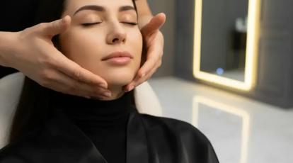 فیشیال خانگی یا حرفه‌ای: کدام یک پوست شما را واقعا متحول می‌کند؟