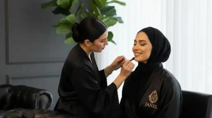 راهنمای جامع انتخاب بهترین میکاپ آرتیست در مشهد | سالن زیبایی جانل