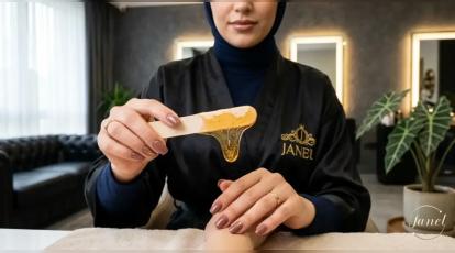بهترین روش اصلاح صورت بانوان: بند، وکس، تیغ یا موبر؟