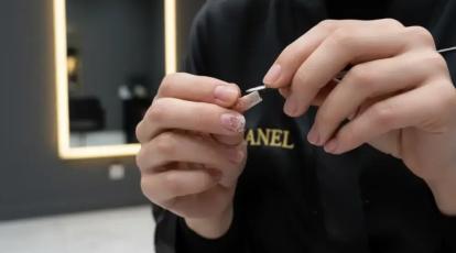 فاجعه ریموو کاشت ناخن در خانه چرا نباید خودتان دست به کار شوید؟ (خطر نابودی صدف ناخن)