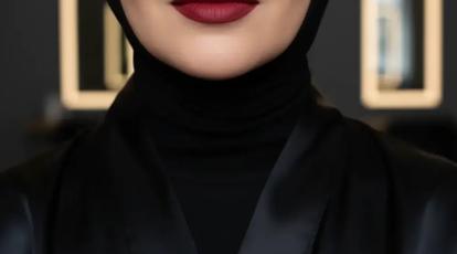 میکاپ کلاسیک و «لب‌های مخملی» (Velvet Red Lips) باشکوه‌ترین استایل شب یلدا ۱۴۰۴