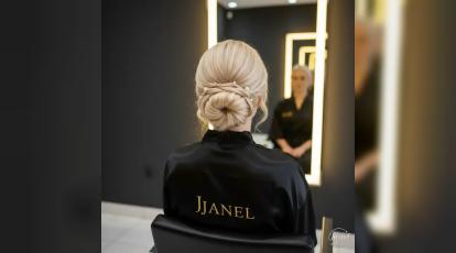 راز شنیون موی دکلره: چگونه بدون آسیب، درخشان و بی‌نقص باشید؟