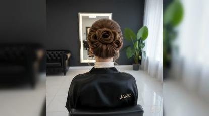 ۱۰ مدل شنیون شیک و جدید برای مادر عروس و داماد: اوج وقار و زیبایی در سالن جانل