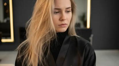 موهای دکلره شده شما مثل سیم ظرفشویی شده؟ (معجزه اولاپلکس تراپی برای احیای فوری موهای سوخته در مشهد)