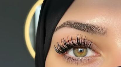 اکستنشن مژه مدل «اسپایکی» (Spiky) نگاهی ژورنالی و خیس (تخصصی‌ترین کاشت مژه اسپایکی در مشهد)