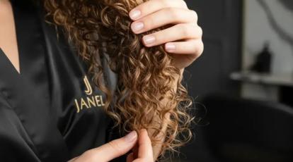 روش‌های موثر برای داشتن فرهای سالم و درخشان  فر دائم در مشهد