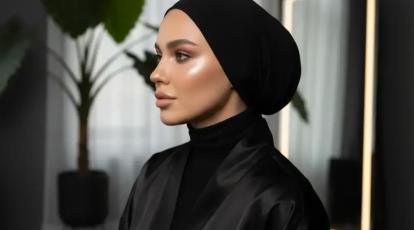 میکاپ شاین یا مات؟ انتخاب هوشمندانه آرایش بر اساس جنس پوست و نورپردازی سالن