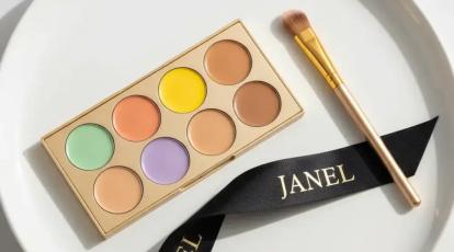 خداحافظی با تیرگی و قرمزی پوست: جادوی کالر کورکترها در میکاپ حرفه‌ای