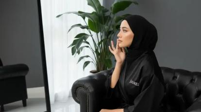 تفاوت «اسپری فیکس» و «اسپری ستینگ» راز ماندگاری میکاپ + بهترین اسپری فیکس آرایش درمشهد