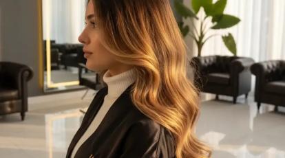 جادوی نور بر تار مو بالیاژ چگونه تابش خورشید را بازسازی می‌کند؟ رازهای طبیعی‌ترین رنگ مو