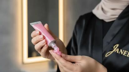 کاشت ناخن «پلی ژل» (Polygel) شاهکار استحکام پودر و ظرافت ژل