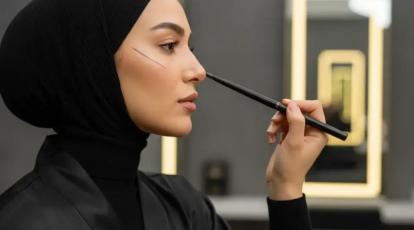 میکاپ «لیفتینگ» تکنیک‌هایی برای بالا کشیدن صورت با کانتور + بهترین آموزش کانتور صورت درمشهد