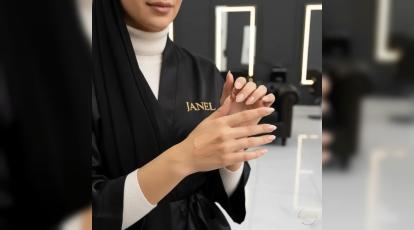 ضد آفتاب رنگی یا بی رنگ؟ کدام یک پوست شما را نجات می‌دهد؟ (راهنمای جامع ۱۴۰۴)