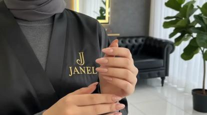 کاشت ناخن در مشهد  راهنمای کامل ترمیم حرفه‌ای و زمان‌بندی درست