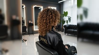  آیا فر دائم باعث ریزش مو می‌شود؟ بررسی علمی رابطه مواد فر و ریشه مو