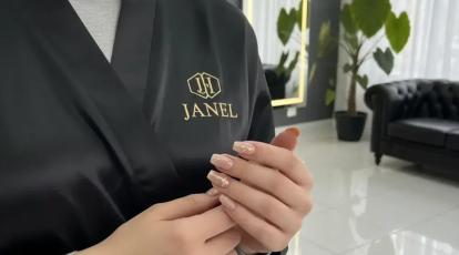 جادوی زیبایی دستان شما تجربه لوکس‌ترین خدمات در بهترین مرکز کاشت ناخن در مشهد (جانل)