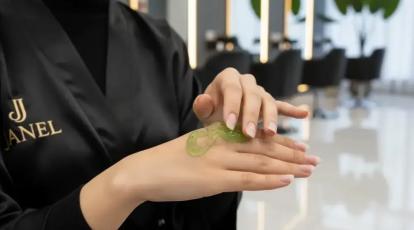 اصلاح صورت در مشهد؛ راز داشتن پوستی آینه‌ای و بدون مو + تکنیک‌های ۲۰۲۵